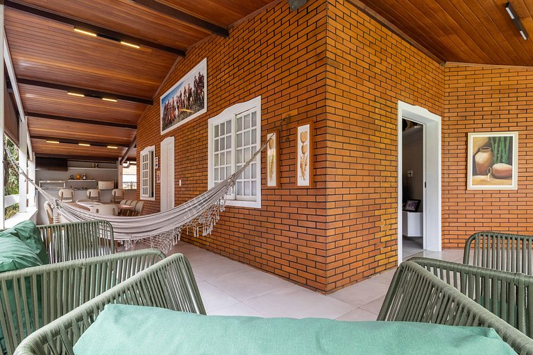 Casa Ojuara 6 suítes. Conforto e leveza em Gravatá